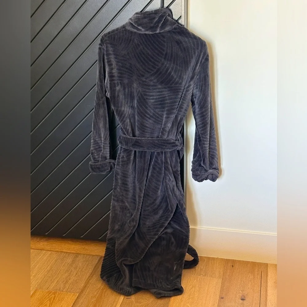Natori plush robe. Size S. Excellent condition. Hardly used! - Picture 3 of 4